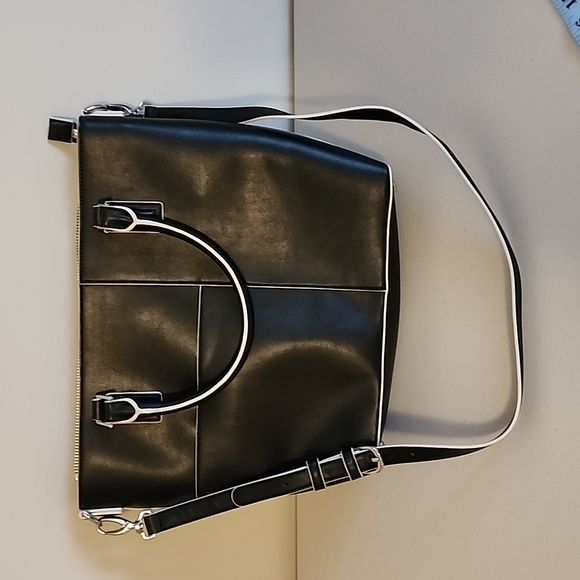 Vera Bradley Black Handbag - Picture 3 of 4